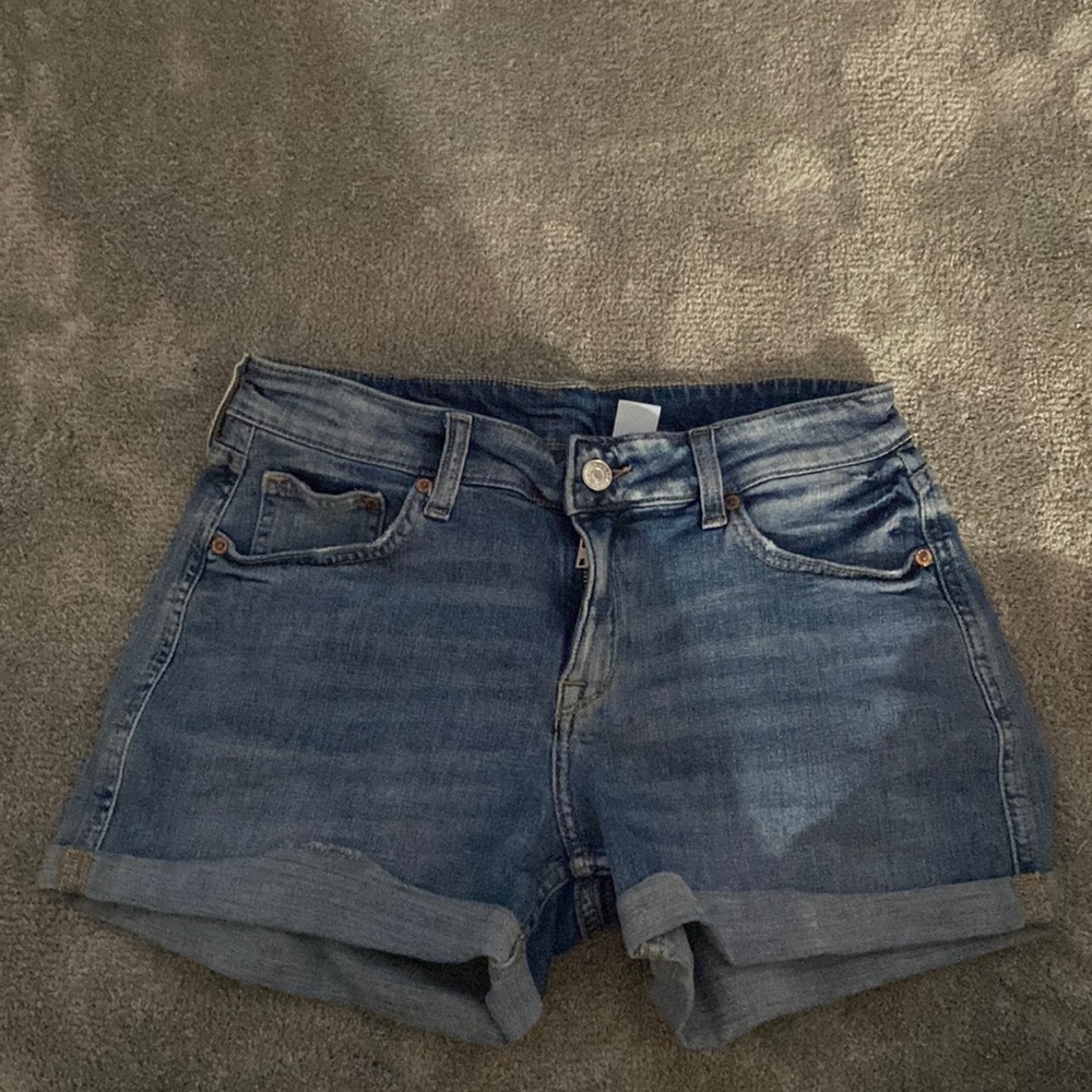 H&M denim shorts. Size 6
